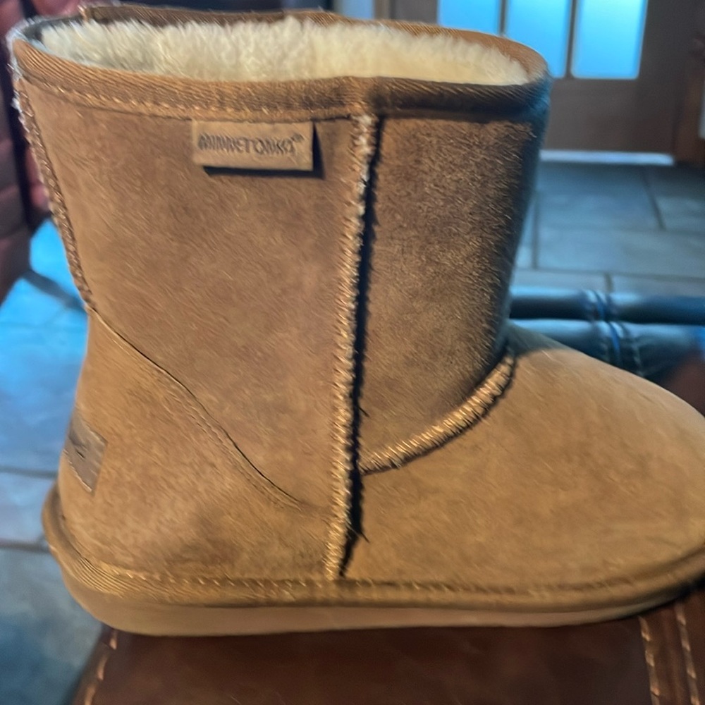 Women’s boots Minnetonka